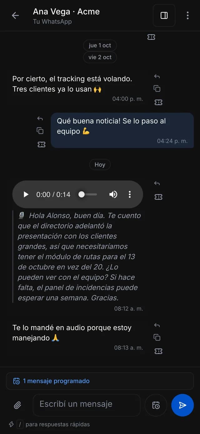 Chat de WhatsApp en el celular con un audio del cliente y su transcripción